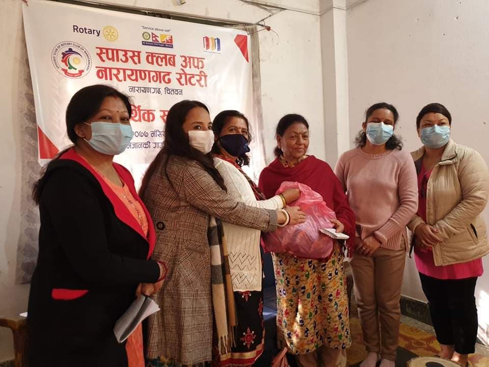देवघाटधामको कन्या गुरुकुललाई स्पाउज क्लब अफ नारायणगढ रोटरीको आर्थिक सहयोग
