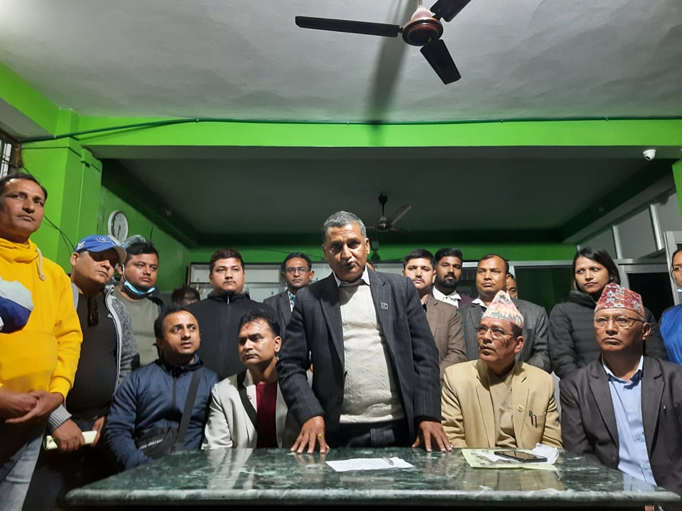 रत्ननगर उवासंघको निर्वाचन: ४ सय २५ मतले अगाडि रहेको बरिष्ठ उपाध्यक्षका उम्मेदवार शंकर गिरी प्यानलको दावी