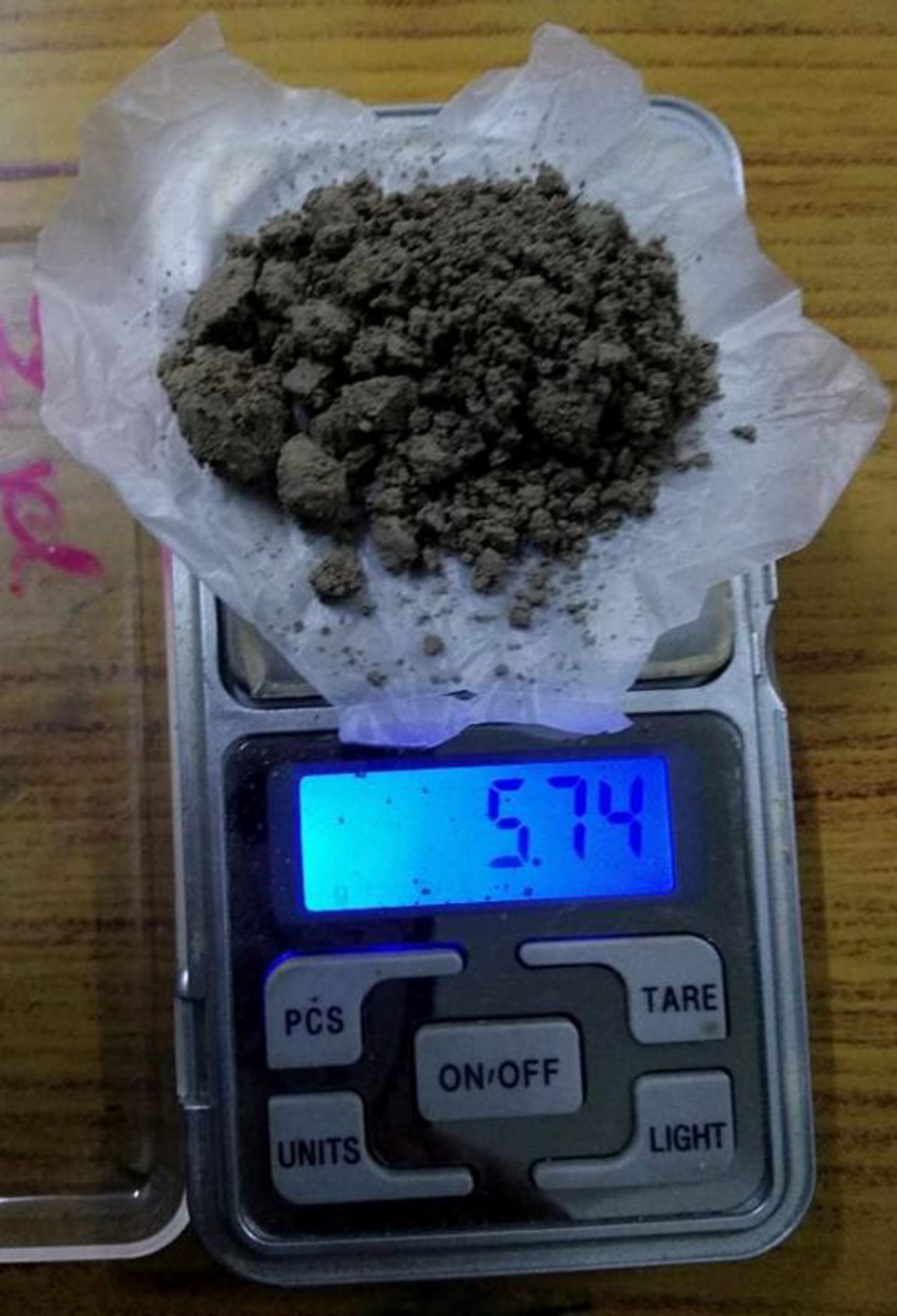 लागु औषध सहित सासू–बुहारी पक्राउ