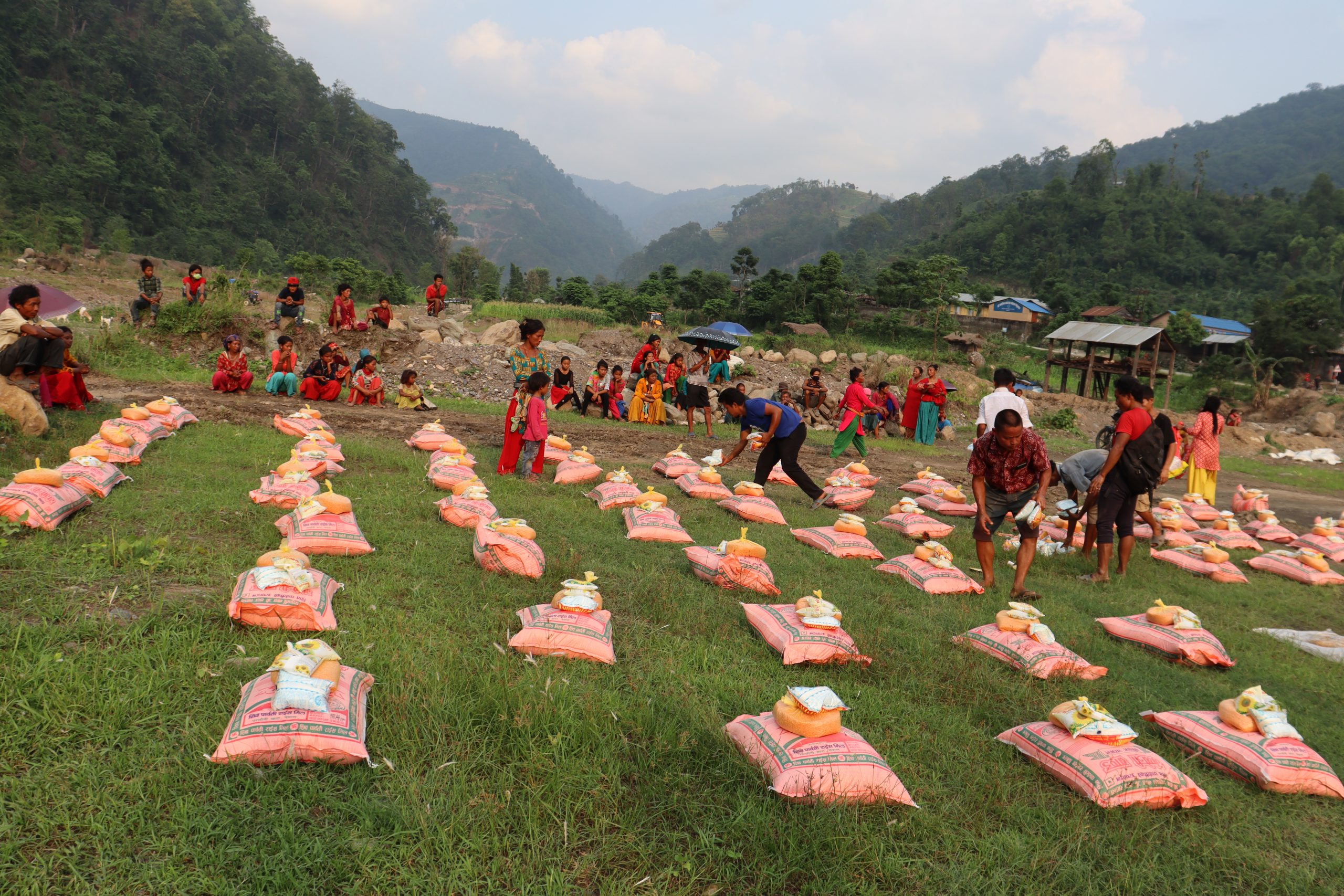 समाचार प्रभाव:  कालिका-१०, लोतन्ती गाउँका ६० चेपाङ परिवारलाई जेन्टल हर्ट फाउन्डेसनद्वारा खाद्यान्न सहयोग 