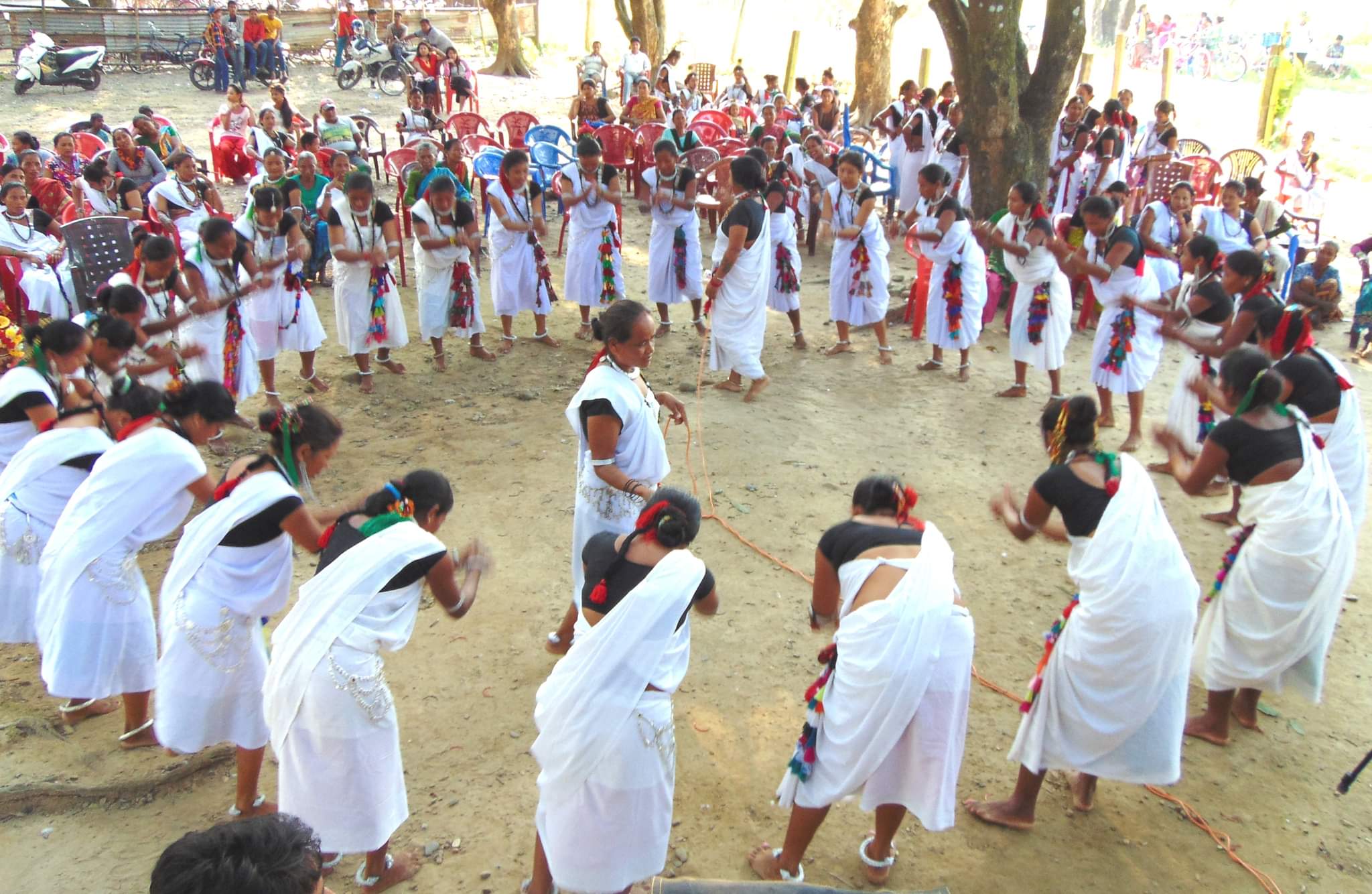 यसरी मनाउँदैछन् चितवनका थारू महिलाहरुले आज ‘जितिया पर्व’