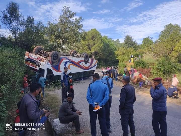 डडेल्धुरामा बस दुर्घटना, १६ जना घाइते