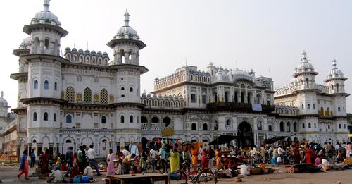 विवाह पञ्चमी नजिकिँदै गर्दा जनकपुरवासीमा बढ्दो फोहरको चिन्ता