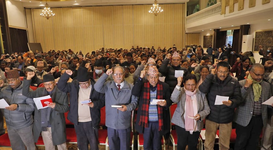 माओवादी केन्द्रीय सदस्यले लिए शपथ