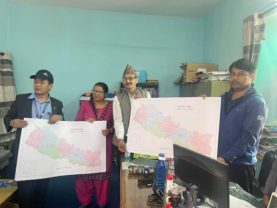 रानीबनका अर्यालद्वारा  नक्सा अभियानको ५०औं दिन त्रि-पद्म र महेन्द्र भवन माविमा बाडियो नेपालको नक्सा