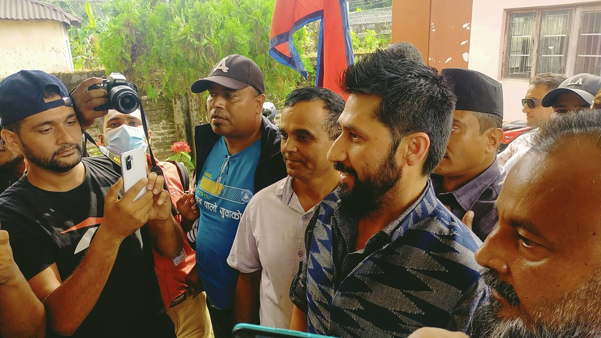 रवी लामिछानेले दिए  चितवन २ बाट  उम्मेदवारी