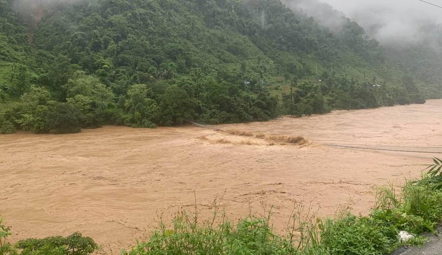 भरतपुरको सत्रकिलोमा कार त्रिशुलीमा खसेर बेपत्ता