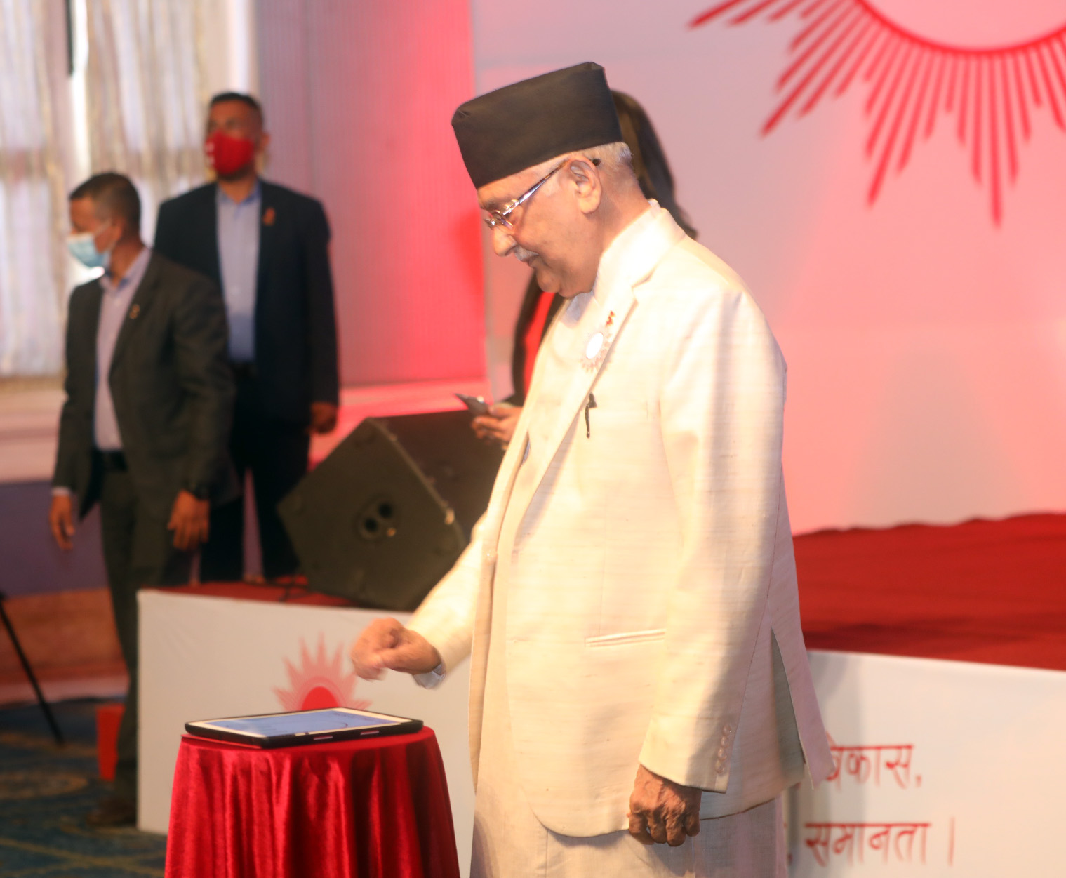 एमाले घोषणापत्र: पाँच वर्षमा छ हजार पाँच सय मेगावाट बिजुली उत्पादन गर्ने लक्ष्य