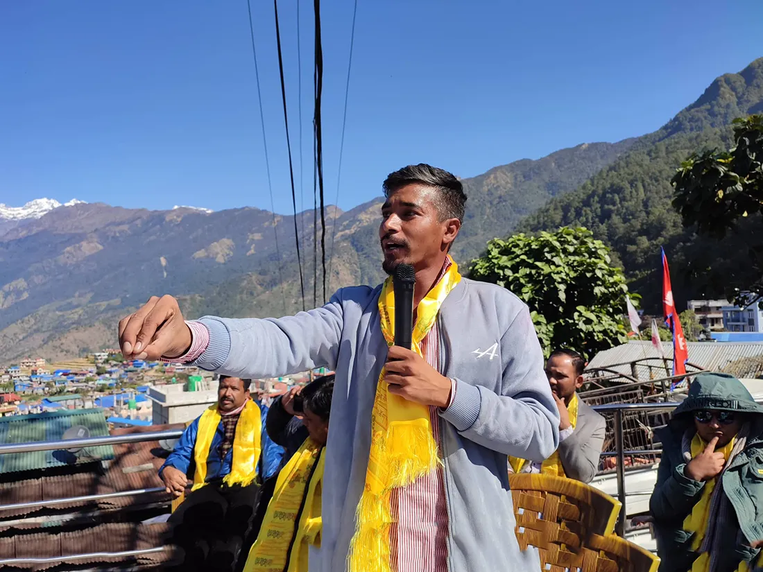 प्रचण्डलाई अब्दुसको जवाफ: कालो सिसाभित्र हिडेर प्रतिस्पर्धी चिनिंदैन र गोरखाको समस्या देखिंदैन