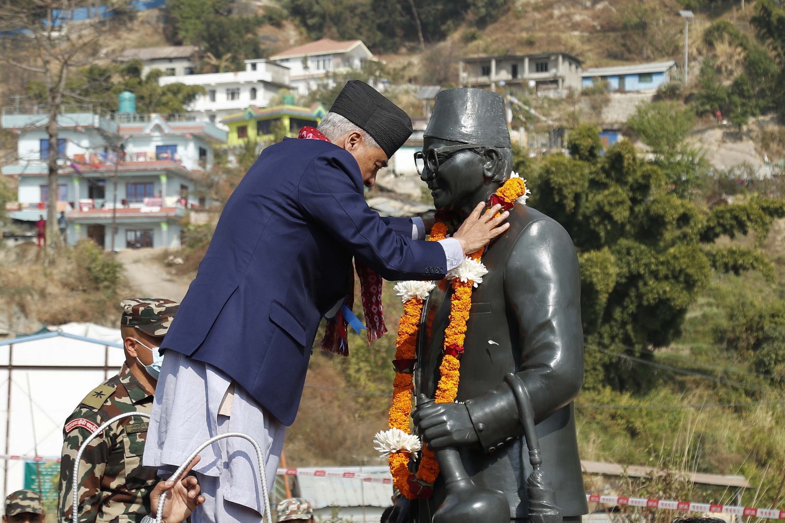 मेलम्चीमा पूर्वप्रधानमन्त्री भट्टराईको पूर्णकदको शालिक अनावरण