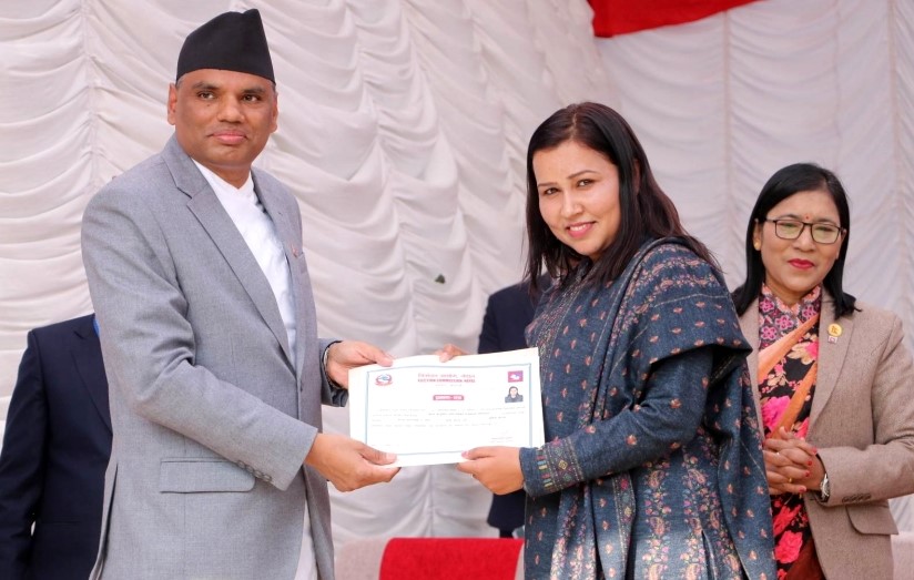 प्रतिनिधिसभाको समानुपातिकतर्फ निर्वाचित सांसदलाई प्रमाणपत्र प्रदान