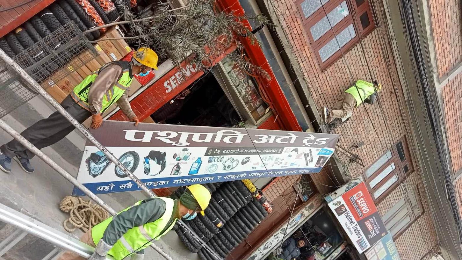 काठमाडौँ महानगरले तीन महिनामा हटायो नौ हजार होर्डिङ बोर्ड