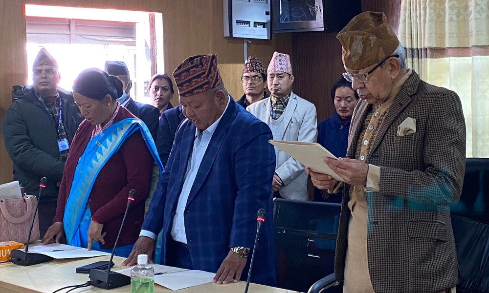 प्रतिनिधिसभा सदस्य आले र राईद्वारा सपथ