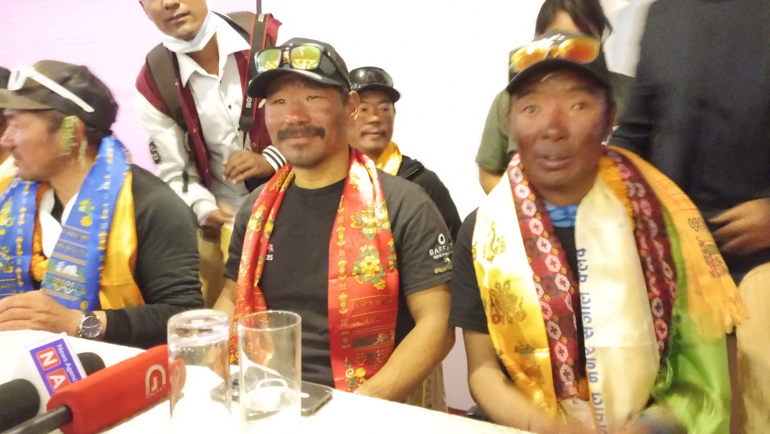 सगरमाथा खुट्टाले होइन आत्मबलले चढेँ: कीर्तिमानी आरोही हरिबहादुर