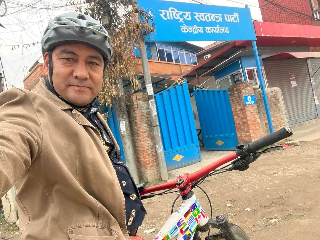 रास्वपा कार्यालयमा साइकल निषेध: पुष्कर शाह