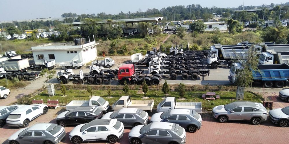 वीरगञ्ज भन्सारमै थन्किए नयाँ सवारी साधन