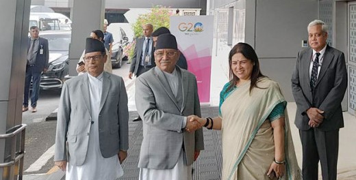 प्रधानमन्त्री दाहाललाई भारतीय राज्यमन्त्री लेखीले गरिन् स्वागत