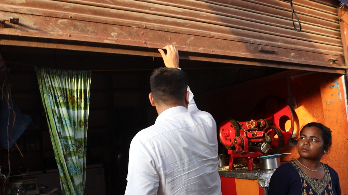 भरतपुरको वीरेन्द्र जुस सेन्टरद्वारा फलफूल पकाउन हानिकारक विषादीको प्रयोग, महानगरले गरायो बन्द