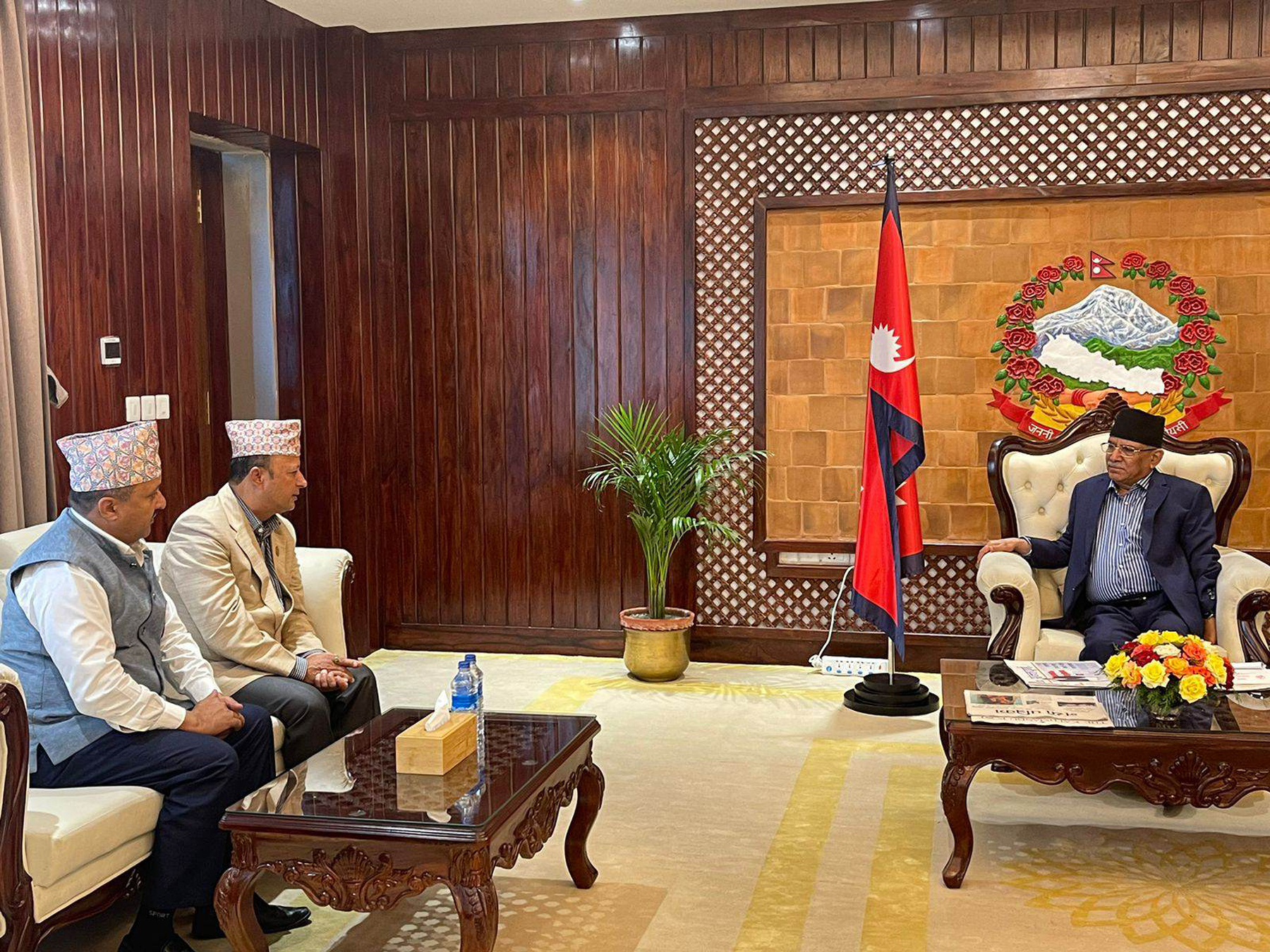 बाढीपहिरोबाट भएको क्षतिबारे प्रधानमन्त्री प्रचण्डलाई ध्यानाकर्षण