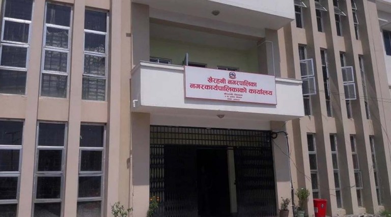 चितवनको खैरहनी नगरपालिकामा गर्मी बढेपछि ६ दिन विद्यालय बिदा