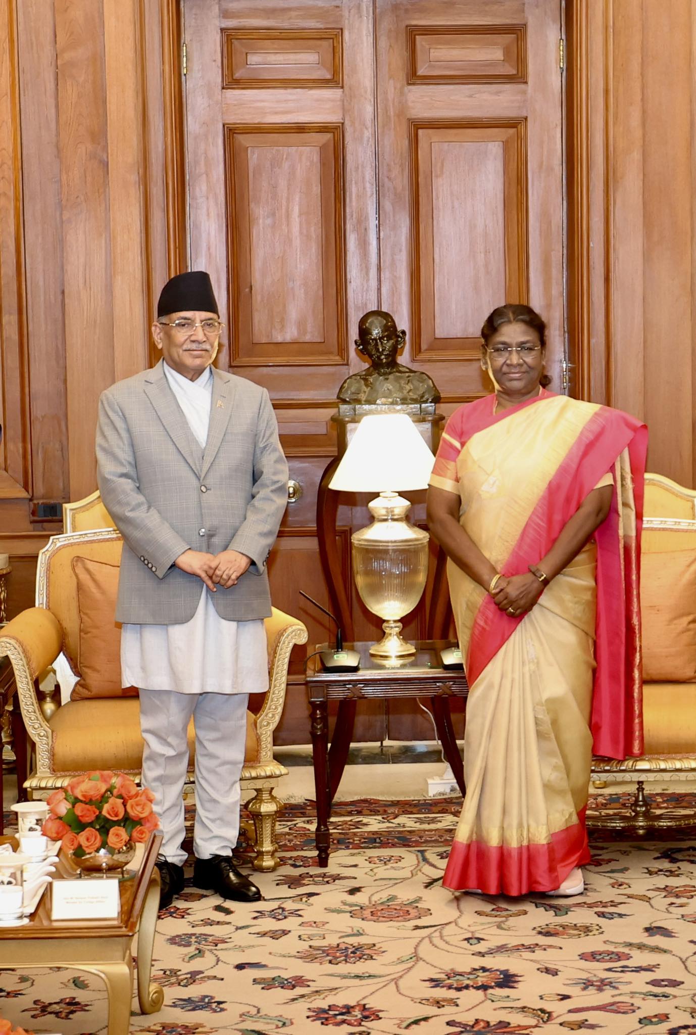 प्रधानमन्त्री दाहाल र भारतीय राष्ट्रपतिबीच भेट