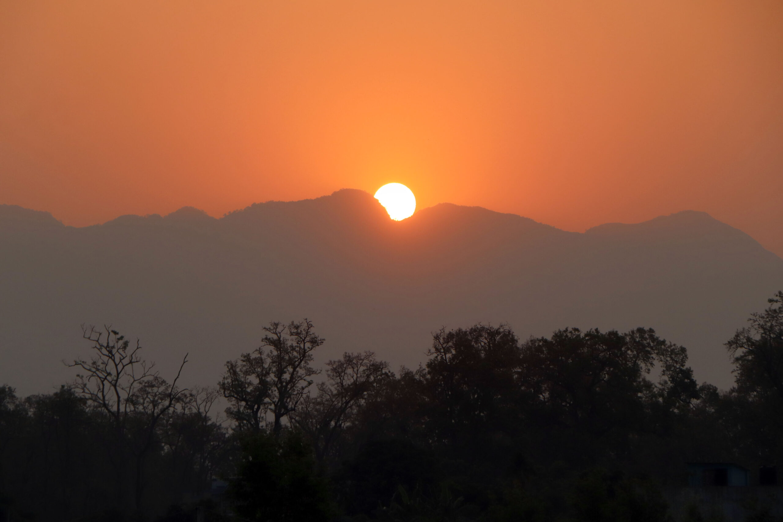 भरतपुर–११ स्थित भोजाडबाट देखिएको सूर्योदय