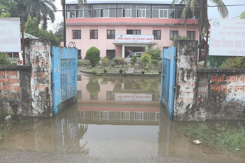 डुवान रोक्न चितवनका सरकारी कार्यालय क्षेत्रमा नाला निर्माण