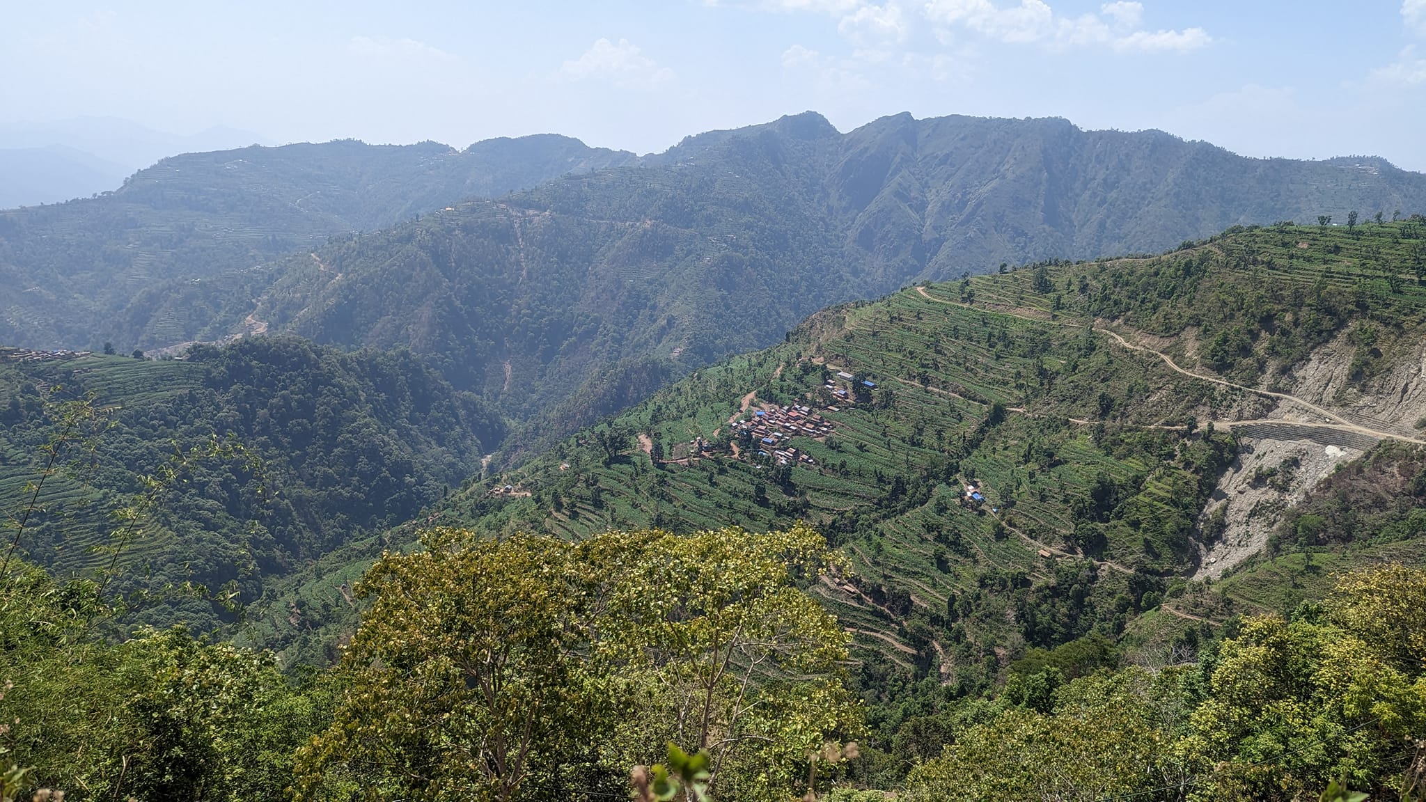 चितवनको डाँडामा सिरक ओढेर सुत्नुपर्दा तराईमा पसिनैपसिना