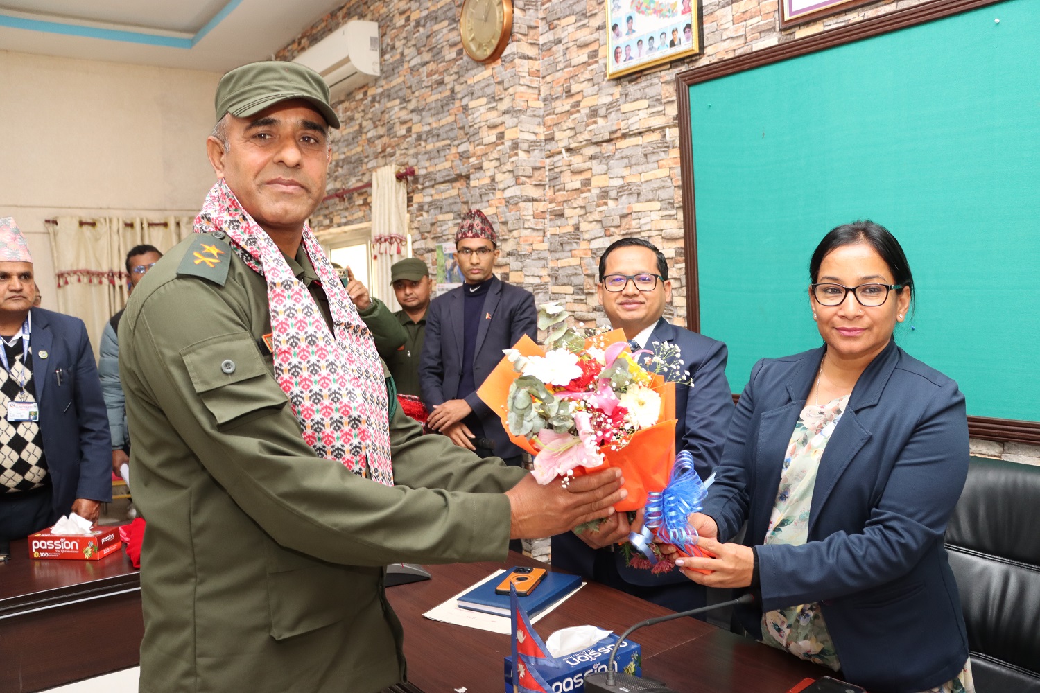 भरतपुर महानगरले दियो २८ जना नगर प्रहरीलाई दर्जयानी चिन्ह