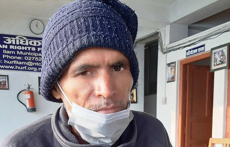 उपचारको रकम तिर्न नसक्दा दुर्गाप्रसाद चितवनकाे अस्पतालमै