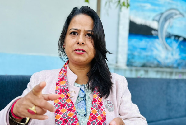 गरिबलाई परिचयपत्र वितरण गरिँदैछ: मन्त्री श्रेष्ठ