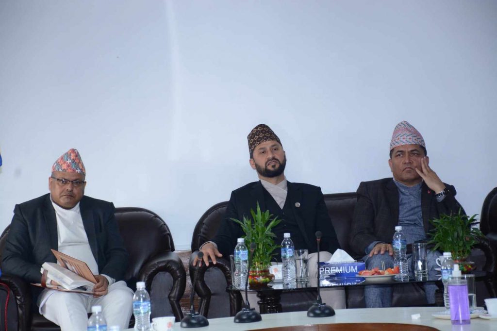 अध्यागमनमा तत्काल सुधार गर्न उपप्रधान एवं गृहमन्त्री लामिछानेको निर्देशन