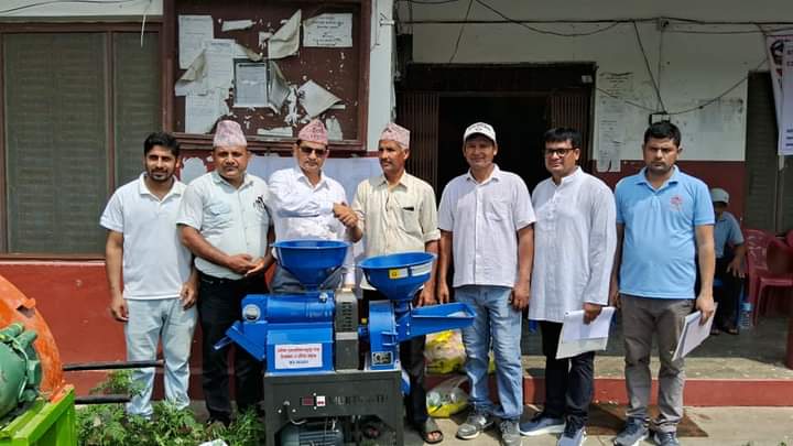 कालिकाका पशु पालक किसानलाई अनुदानमा कृषि उपकरण वितरण
