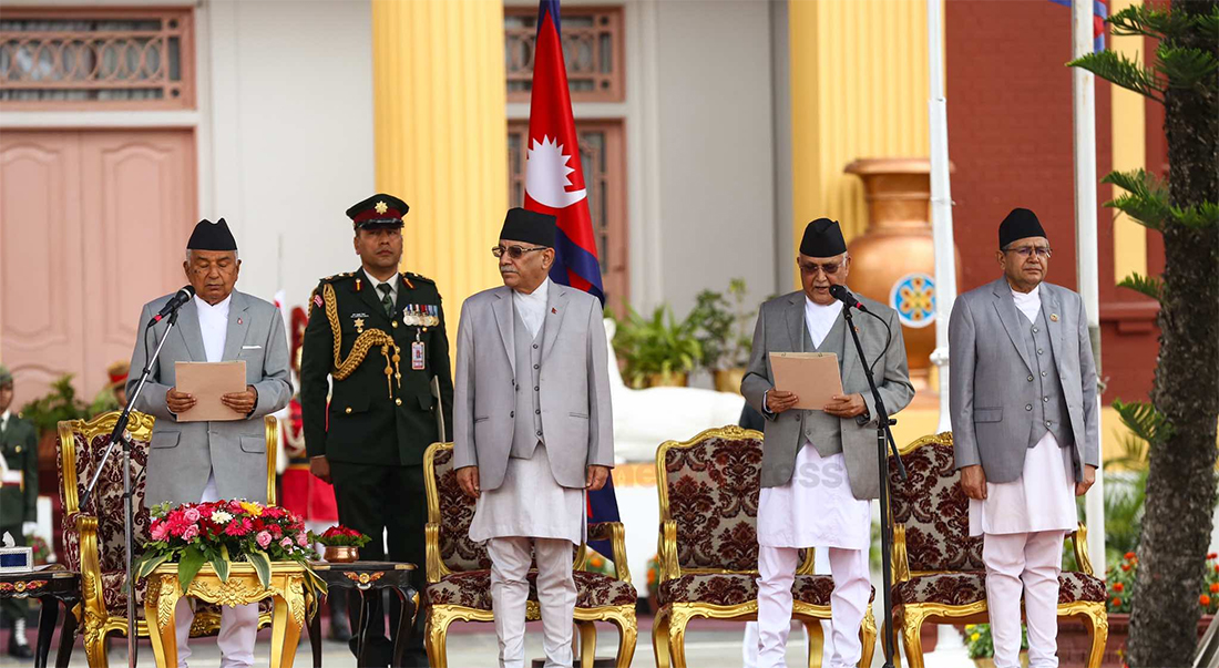 एमाले अध्यक्ष ओलीले लिए प्रधानमन्त्रीको शपथ