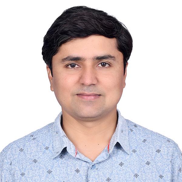प्रेस चौतारी चितवनको पत्रकार कल्याणकारी कोषमा न्यौपानेद्वारा १५ हजार सहयोग