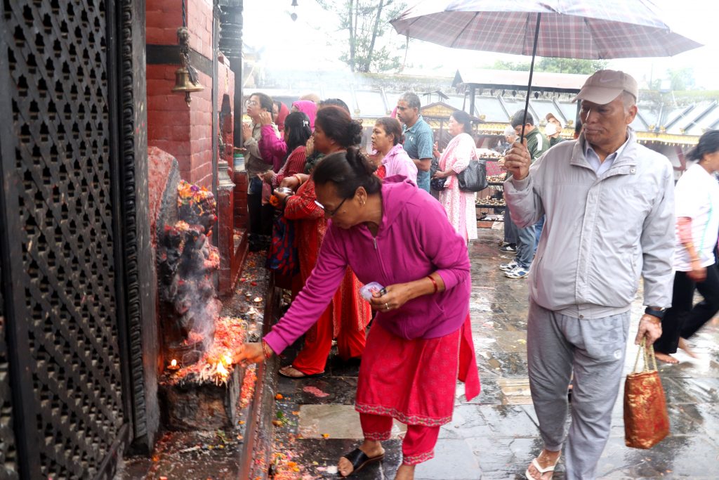 नवरात्रको पहिलो दिन: देशभरका शक्तिपीठमा भक्तजनको घुइँचो