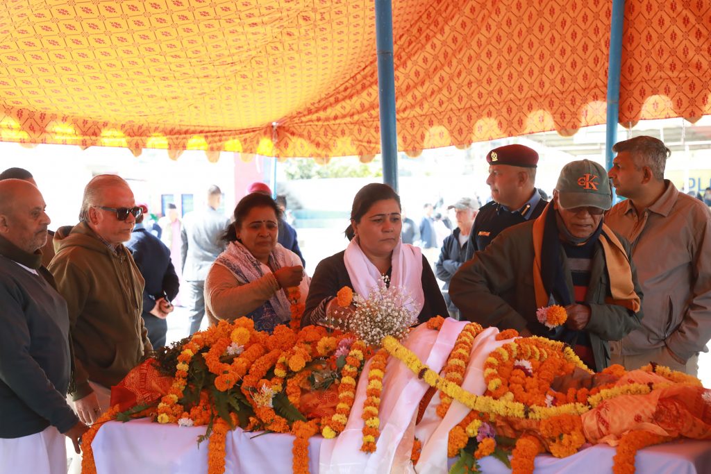 पूर्वसभामुख ढुङ्गानाको पार्थिव शरीर श्रद्धाञ्जलीका लागि सानो गौचरणमा