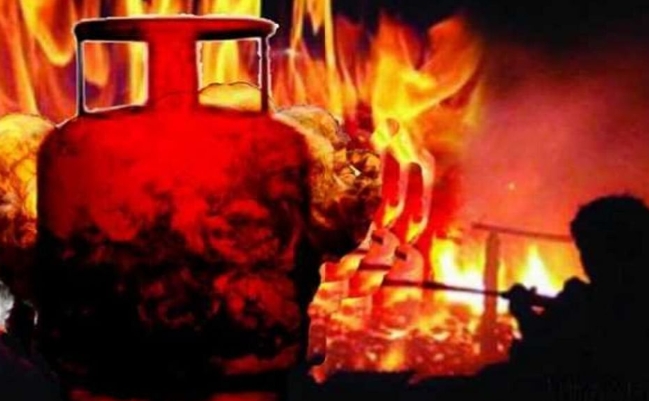 चितवनमा खाना पकाउने ग्यास लिक भई आगलागी हुँदा दुई जना घाइते