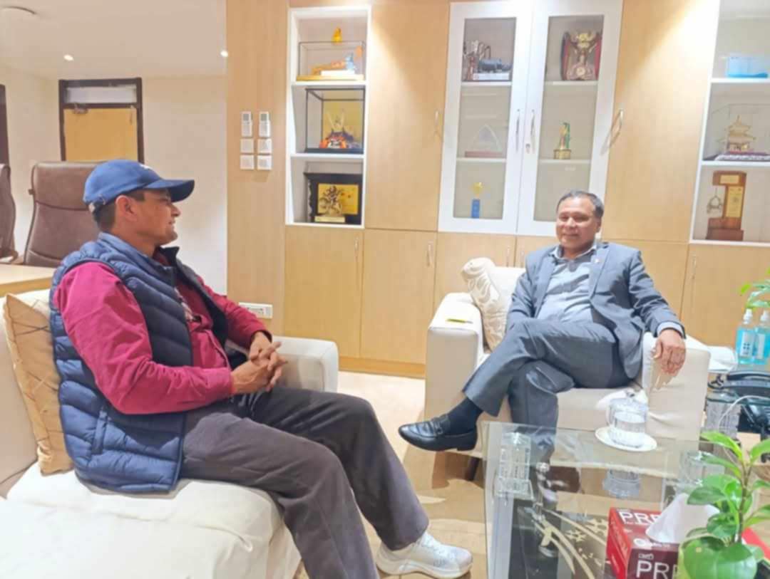 कालिकाको विद्युत सम्बन्धी समस्या समाधानको लागि मेयर रेग्मीले गराए प्राधिकरणका निर्देशक घिसिङको ध्यानाकर्षण