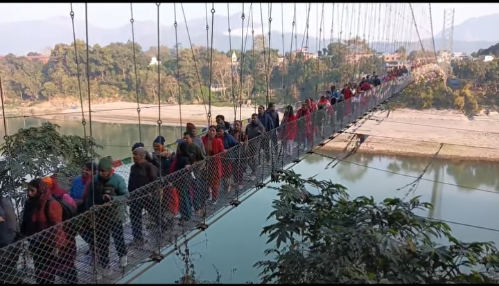 देवघाटको झोलुङ्गे पुलबाट हाम फालेर एक जना बेपत्ता