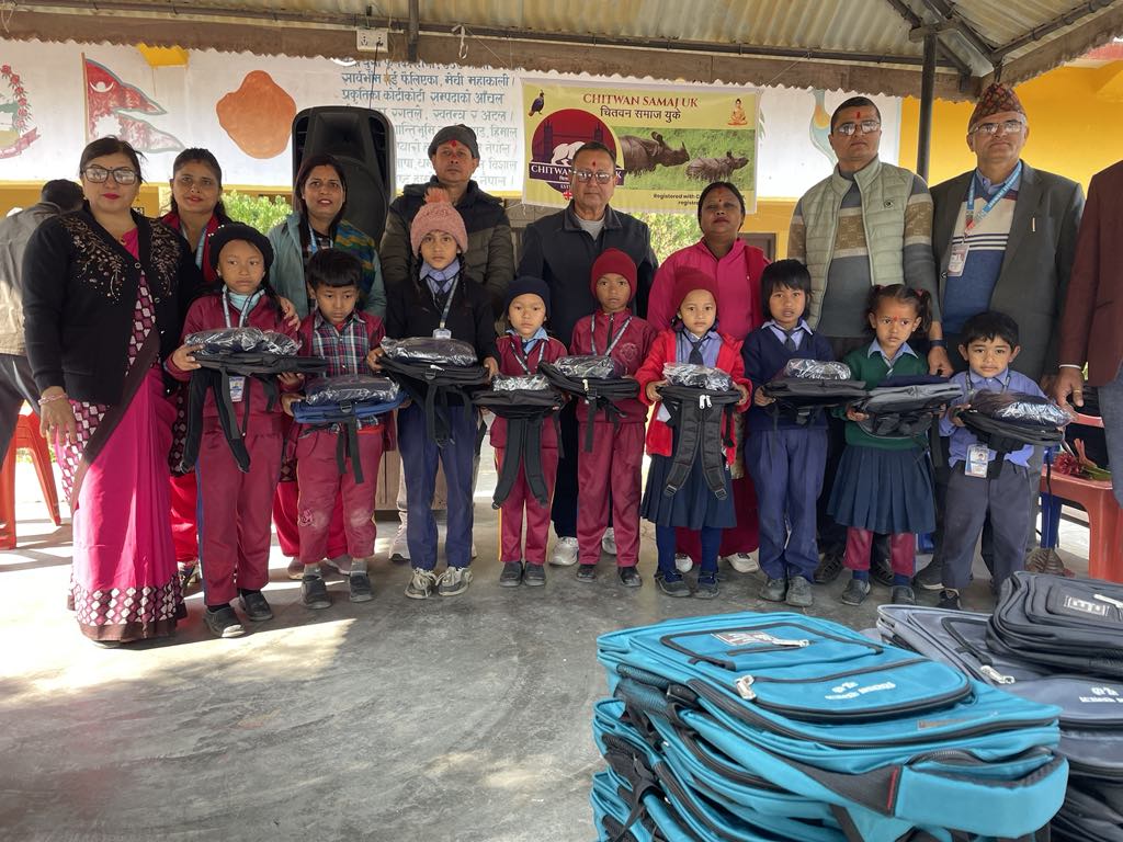 चितवन समाज युकेद्वारा झुवानी माविका विपन्न विद्यार्थीलाई सहयोग