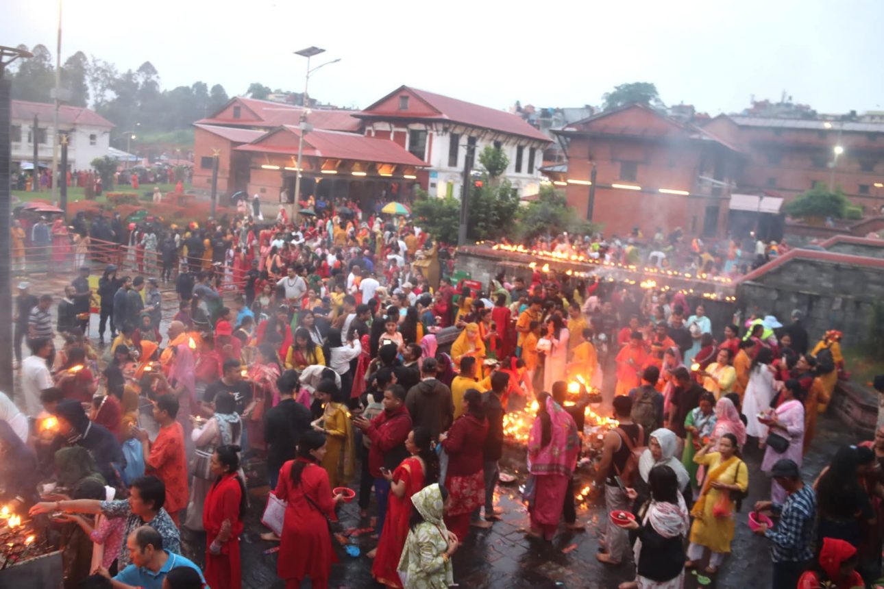 साउन महिनाको आज अन्तिम सोमबार: देशभरका शिवालयमा भक्तजनको घुइँचो