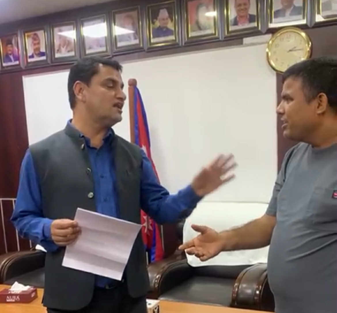 स्वास्थ्य मन्त्रीको वेवास्ता प्रति एम्बुलेन्स चालकको आपत्ति