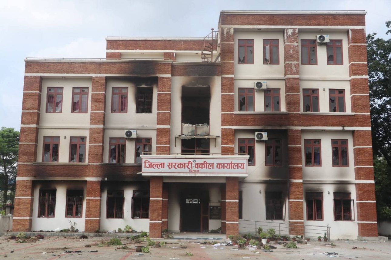चितवनको सुरक्षा समितिको निर्णय – सरकारी संरचनाको सफाइमा व्यक्ति तथा संघ संस्था सहभागी नगराउने