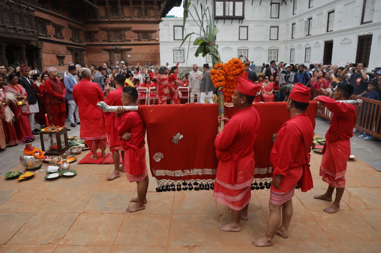 आश्विन शुक्ल सप्तमी आज: दसैँ घरमा भित्र्याइयो फूलपाती (तस्बिरहरू)
