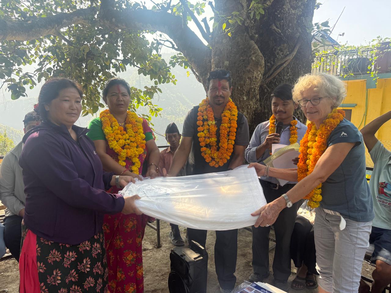 तारा नमस्ते फाउन्डेशनद्वारा गण्डकी–७ का चेपाङ समुदायलाई टनेल प्लास्टिक र बाख्रा वितरण