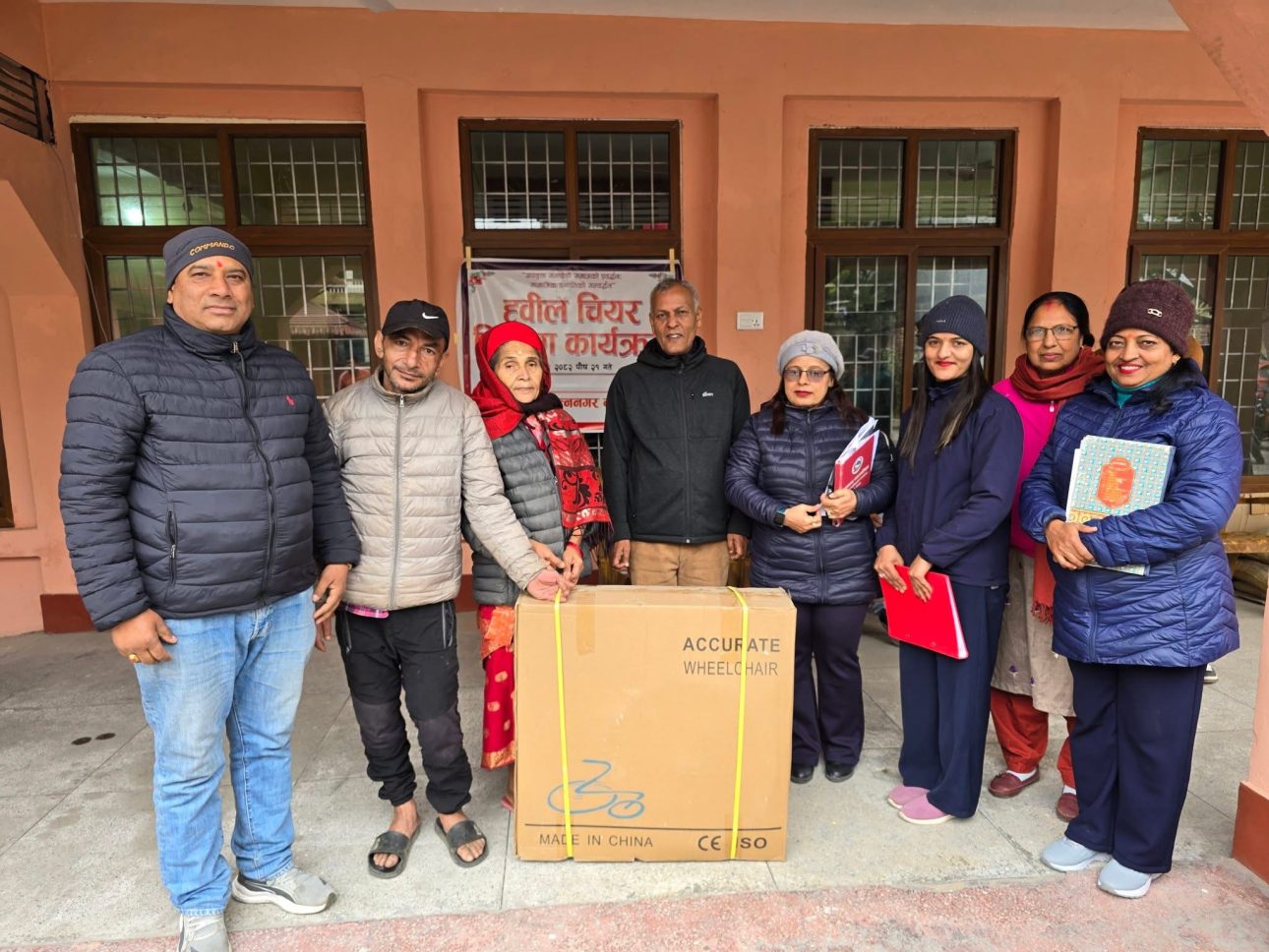 हङकङका युवा व्यवसायी बन्जाराद्वारा छोरीको जन्मदिनको अबसरमा चितवनका १० जनालाई ह्वीलचियर सहयोग प्रदान