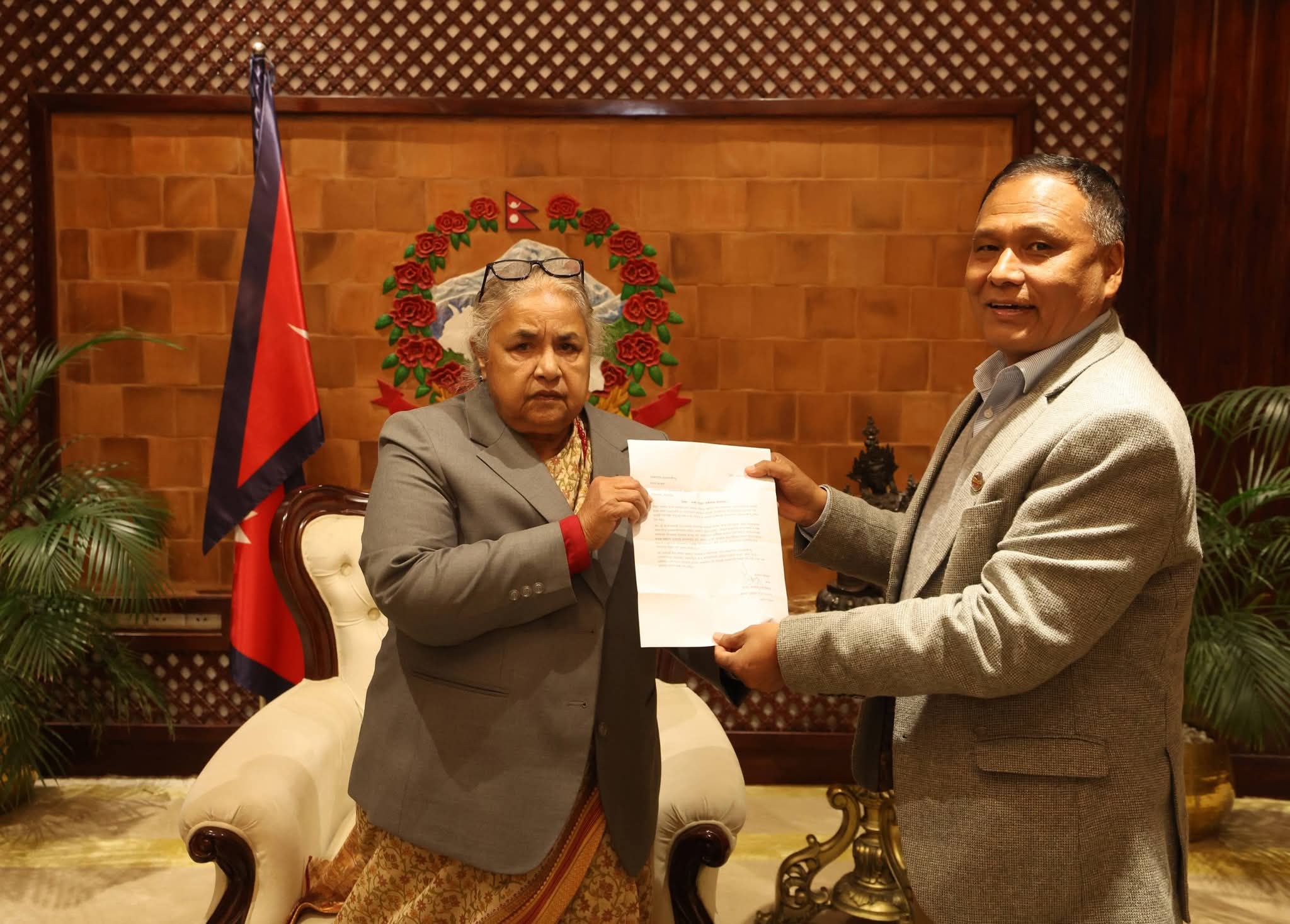 कुलमान घिसिङले दिए मन्त्रीबाट राजीनामा