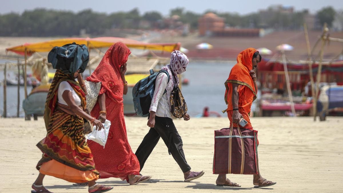 भारतमा ‘लु’ को हाहाकार: १६ जनाको मृत्यु, दिल्लीसहित धेरै सहरमा तापक्रम ४५ डिग्री नाघ्यो