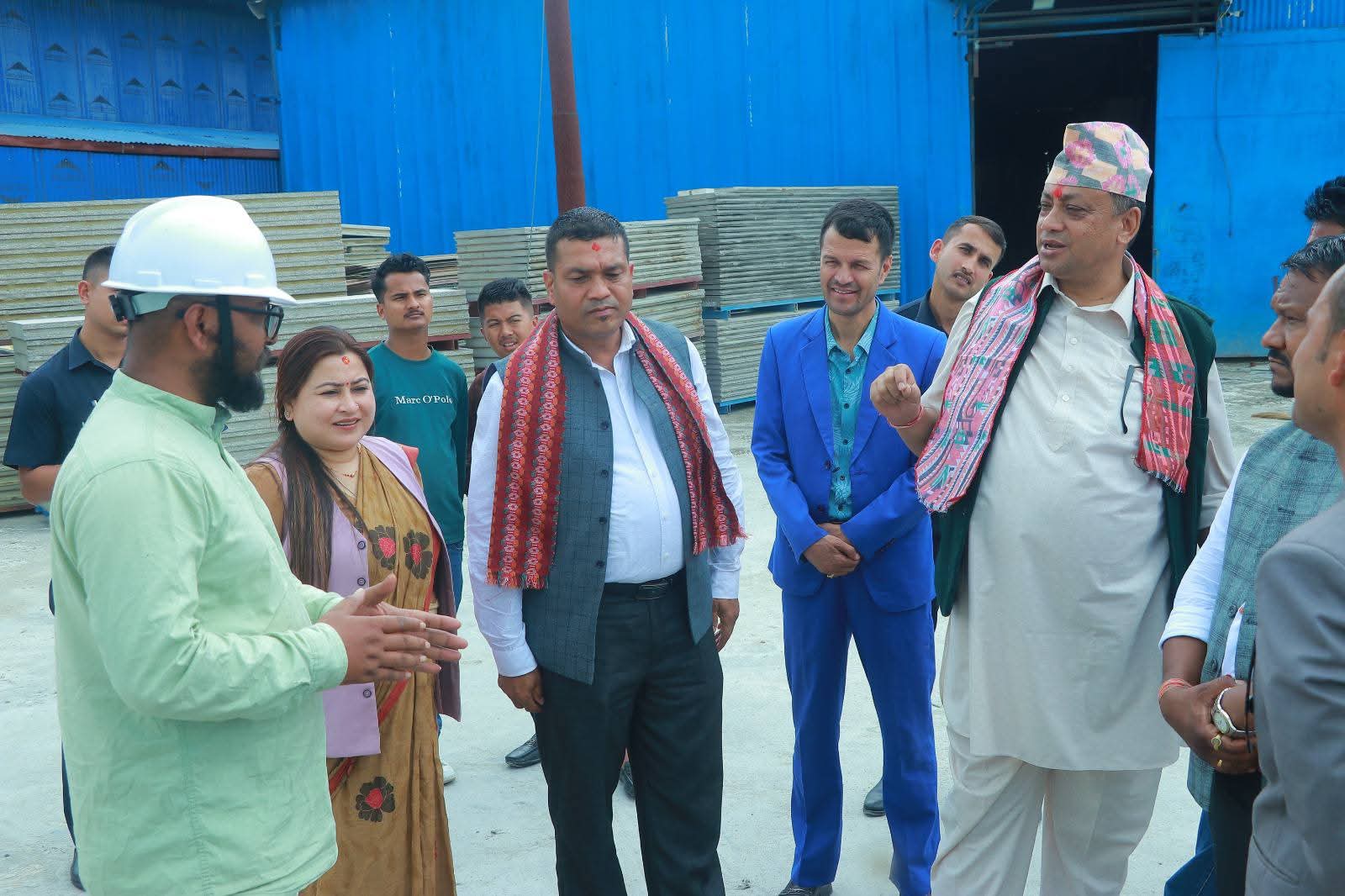 चितवनमा वातावरणमैत्री अत्याधुनिक प्रविधिद्वारा  स्मार्ट प्यानल उत्पादन सुरु, मुख्यमन्त्री बानियाँद्वारा निरीक्षण